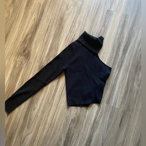 Half sleeve cropped sweater